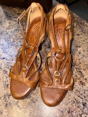 Calzado’s Women’s Brown Leather Strappy Heels